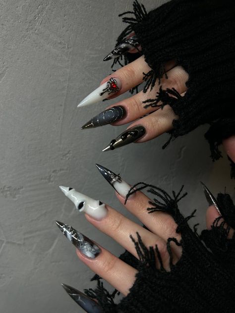 Tap Nails, Black Goth Nails, Vivi Core, Alt Nails, Nail Y2k, Witch Nails, Witchy Nails, Black Acrylic Nails, Punk Nails