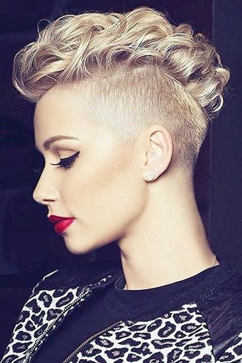 Beautiful Blonde Girls with Mohawk picture1 Mohawk Hairstyles For Girls, Mohawk Braid Styles, Curly Mohawk Hairstyles, Mohawk Hairstyles For Women, Pixie Undercut, Mohawk Haircut, Curly Mohawk, Mohawk Hairstyles, Pixie Hair