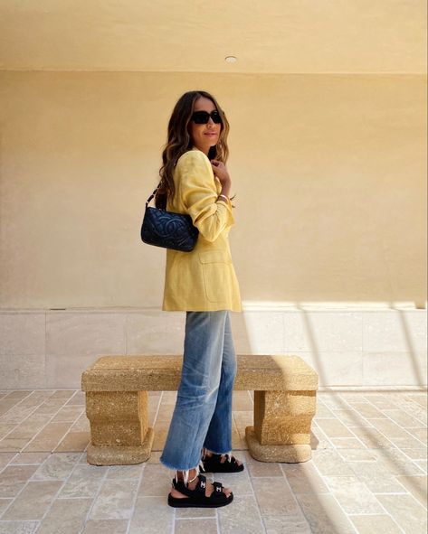 Yellow vintage blazer outfit streetstyle Beach Sandals Outfit, Dad Sandals Outfit, Outfits With Sandals, Chanel Dad Sandals, Black Sandals Outfit, Yellow Blazer Outfit, Spring Weekend Outfit, Chanel Bag Outfit, Sandals Outfit Summer