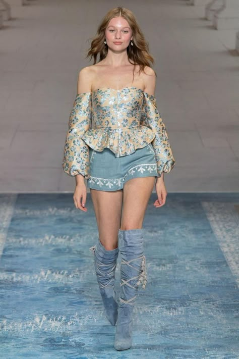 Runway Outfits, Resort 2020, Catwalk Fashion, Vogue Germany, Kpop Fashion Outfits, Australian Fashion, Fashion 2020, Vogue Paris, Stage Outfits