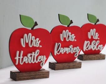 Apple Classroom, Appreciation Gifts Diy, Teacher Appreciation Gifts Diy, Custom Teacher Gifts, Teacher Craft, Laser Cut Wood Crafts, Desk Name Plate, Name Plates, Teacher Apple