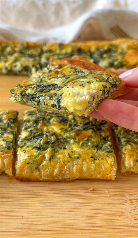 Spanakopita Puff Pastry - The Modern Nonna Easy Spanakopita, Feta Appetizer, Feta Tart, The Modern Nonna, Cooking Vegetarian, Videos Cooking, Puff Pastry Recipes, Quiche Recipes, Food Videos Cooking