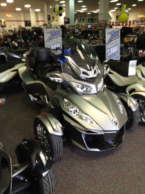 2014 Can Am Spyder RT Limited. Silver platinum satin. Can Am Spyder Accessories, Honda Motorcycles Goldwing, Canam Spyder, Three Wheel Motorcycles, 3 Wheel Motorcycle, Three Wheel Bicycle, Can Am Spyder, Reverse Trike, Bike Camping