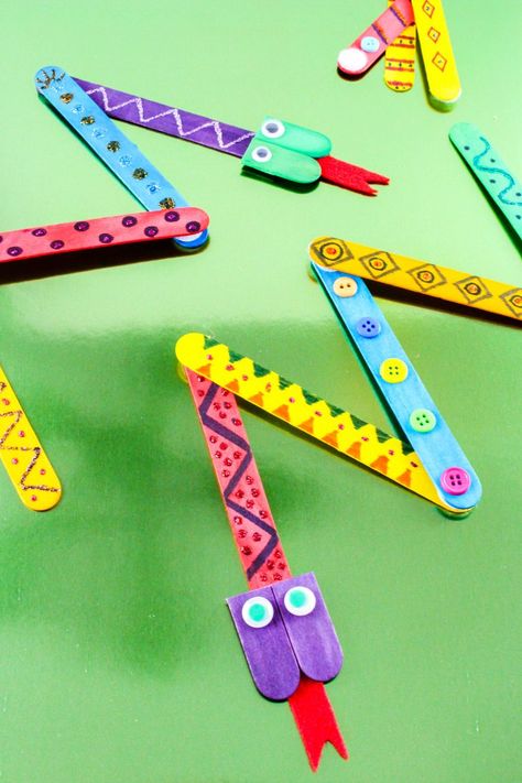 Mix-N-Match Snakes Craft: Fun For The Kids | Easy Kids Craft | Spring Craft For Kids | Snake Craft | Colorful Summer Craft For Kids | Simple Kids Craft | Lady and the Blog Snake Craft, Stick Crafts For Kids, Safari Crafts, Cute Popsicle, Popsicle Stick Crafts For Kids, Snake Crafts, Popsicle Art, Springtime Crafts, Popsicle Crafts