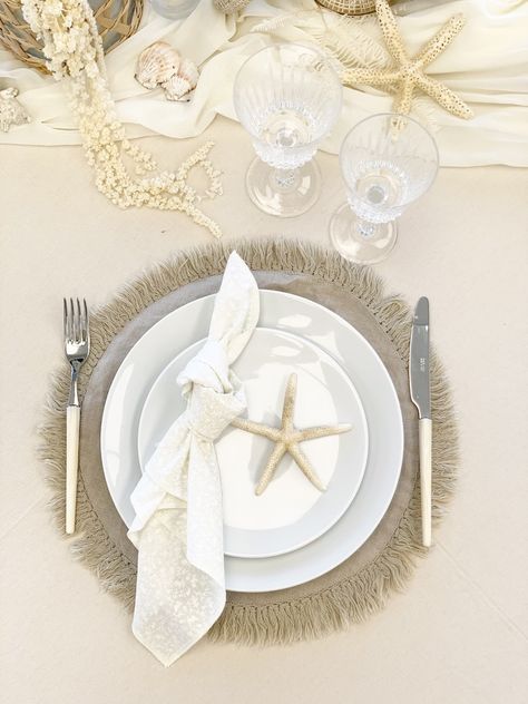 Minimal Coastal table setting - Neautral coastal table setting ideas - Simple Beach theme party ideas - Coastal wedding ideas - malibu weddings - California beach weddings - Beach bridal shower - Beach baby shower Beach Theme Tablescape, Simple Beach Wedding Table Decor, Beach Theme Party Ideas, Coastal Table Setting, Beach Wedding Table Settings, Classy 21st Birthday, Coastal Wedding Ideas, Beach Table Settings, Beach Setup