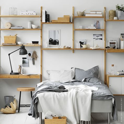 562 gilla-markeringar, 2 kommentarer - IKEA Sverige (@ikeasverige) på Instagram: "Med nya #SVALNÄS konsolsystem i bambu skapar du en personlig vägghylla med varierande djup och…" Ikea Svalnas, Bedroom Workspace, Scandinavian Design Bedroom, Ikea Bedroom, Interior Minimalista, Scandinavian Bedroom, Shelves In Bedroom, Design Del Prodotto, Transitional Decor