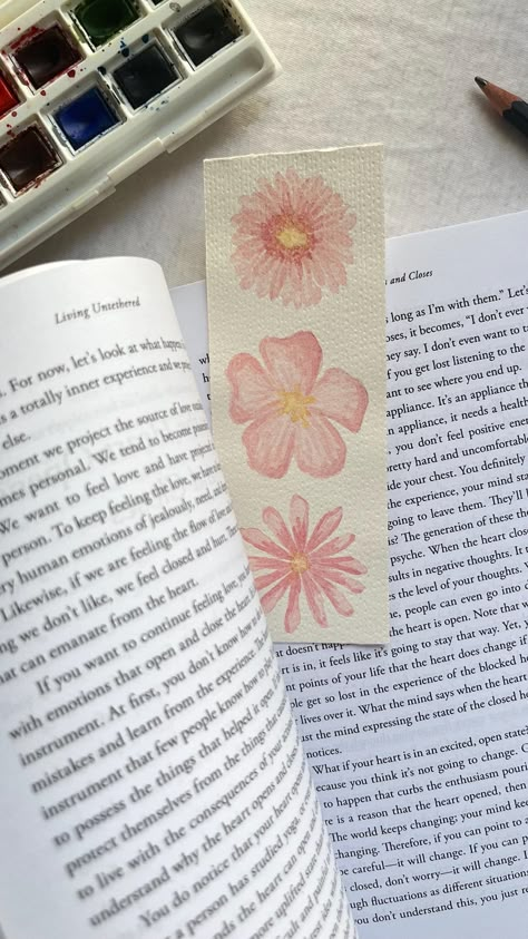 📖 Handmade watercolor bookmarks, ideal for gifting or for yourself! 🌸 Great unique gift for book lovers and readers, as well as flower lovers. Each design is an original artwork (not reproductions), meticulously crafted and hand-painted, making it unique. For this reason, please note that colors and details may slightly vary from the picture. Each bookmark measures approximately 15,5cmx5,5cm and is double-sided with a different design on each side. Made on premium 300G watercolor paper, with high-quality watercolor paint. Packaged with care in a cellophane sleeve and a bubble-wrapped package for optimal shipping worldwide. No exchanges or returns . If you have any questions, feel free to reach out :) © Glimmy Art (2024). All rights reserved. Unauthorized reproduction, distribution, or us Gifts For Flower Lovers, Paper Bookmarks Handmade, Watercolor Art Bookmarks, Watercolor Paintings Bookmarks, Home Made Bookmarks, Cute Bookmarks Printable, Jesus Bookmarks, Unique Bookmarks Handmade, Bookmarks Flowers