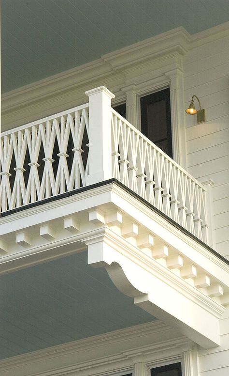 Traditional Exterior Homes, Porch Railing Designs, Exterior Balcony, Small Staircase, Cladding Design, Balcony Grill, Balcony Grill Design, Balcony Railing Design, Railings Outdoor