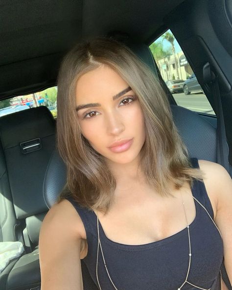 133.6 mil curtidas, 544 comentários - Olivia Culpo (@oliviaculpo) no Instagram: “❤️” Heavy Bob, Olivia Culpo Hair, The Lob, Christian Mccaffrey, Lob Haircut, Olivia Culpo, Hair Trend, Trending Haircuts, Summer Hair Color