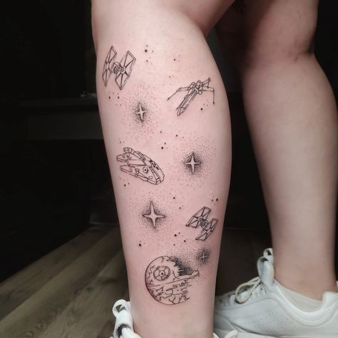 Minimalist Star Wars Tattoo, Halsey Tattoo, Minimalist Star Wars, Star Wars Tattoo Sleeve, Tattoo Ideas Minimalist, Flower Thigh Tattoos, Dragon Tattoo For Women, Small Pretty Tattoos, Weird Tattoos