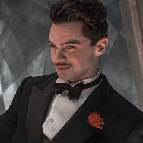 Howard Stark Icon, Howard Stark Aesthetic, Young Howard Stark, Dominic Cooper Howard Stark, Howard Stark, Marvel Comic Book Characters, Marvel Shield, Captain America The First Avenger, The First Avenger