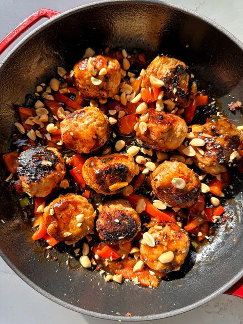 30-minute Kung Pao Meatballs (gluten-free) Slow Cooker Enchiladas, Gluten Free Chili, Gluten Free Dishes, Weeknight Dinner Recipes Easy, Chicken Main Dishes, Weeknight Dinner Recipe, Cooking Light, Lunches And Dinners, Traditional Food