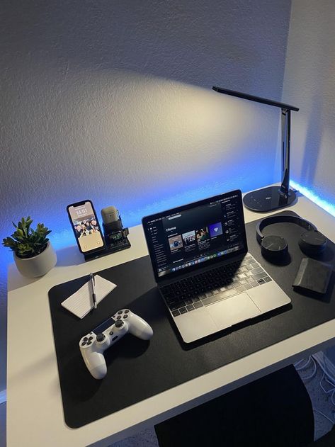 Small Room Setup, Laptop Setup, Laptop Gaming Setup, Minimal Desk Setup, Study Desk Decor, Computer Desk Setup, Computers Tablets And Accessories, Desktop Setup, Video Game Rooms