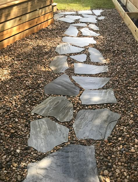 River Pebbles Landscaping Pathways, Slate Pathway Ideas, Slate Garden Path, Slate Walkway Paths, Slate Rock Landscaping, River Rock Walkway, River Rock Pathway, Slate Pathway, Rock Pathway Ideas