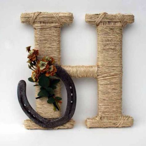 make this Deco Disney, Rustic Letters, Horseshoe Projects, Western Crafts, Horseshoe Decor, Horseshoe Crafts, Horse Crafts, Horseshoe Art, Horse Decor