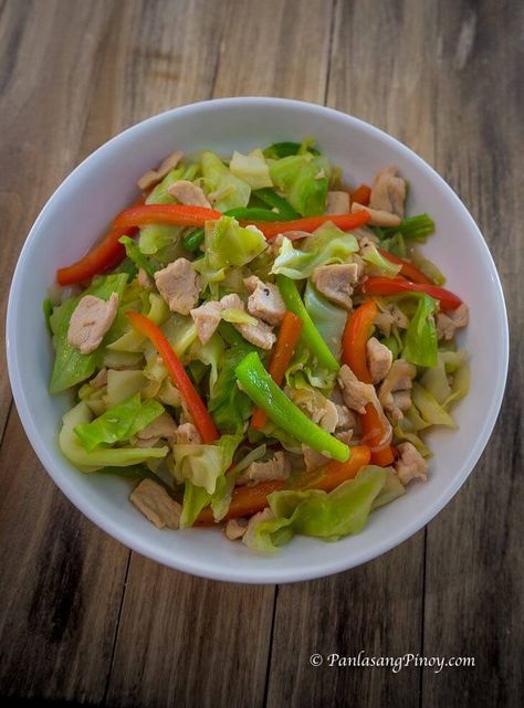 Ginisang Repolyo with Chicken - Panlasang Pinoy Ginisang Repolyo, Chicken Recipes Pinoy, Easy Chicken Breast Recipe, Filipino Vegetable Recipes, Recipe With Vegetables, Chicken Lunch Recipes, Easy Vegetable Recipes, Sauteed Cabbage, Easy Chicken Breast