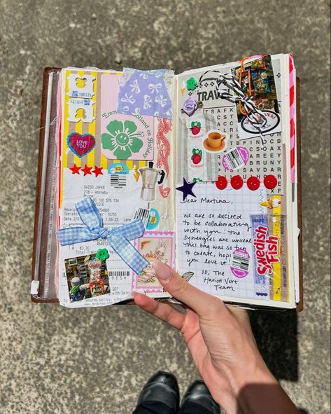 #Sticker_Scrapbook_Ideas #Collage_Junk_Journal #Tiny_Junk_Journal #Memory_Junk_Journal The Art Of Memory Collecting, Sticker Scrapbook Ideas, Memory Junk Journal, Junk Scrapbook Ideas, Junk Journal Scrapbook, Smash Journal Ideas, Smash Book Journal Ideas, Scrapbook Junk Journal, Junk Journal Spread Ideas