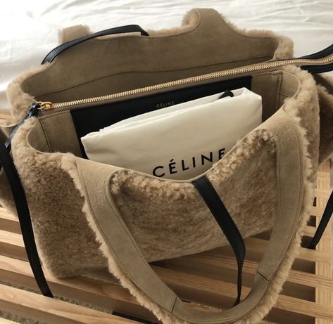 vintage celine ✨ Winter Handbags, Sacs Tote Bags, Pad Bag, Favorite Handbags, Frame Bag, Boho Accessories, Key Bag, Bags Aesthetic, Trending Handbag