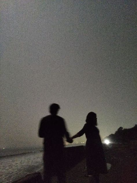 Couples On The Beach At Night, Couple At Night, Night Walking Aesthetic, Bride And Prejudice, Cycle Painting, Girls Holding Hands, Beach Romance, Runaway Bride, Cute Brunette