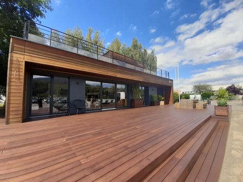 MOSO® by Grad is a patented and unique system to install Bamboo X-treme® Decking on aluminium profiles. Install your terrace in one click! Bamboo Decking, Bamboo Outdoor, Moso Bamboo, Tropical Rainforest, Private Garden, Naturally Beautiful, Lumber, Tree House, Interior And Exterior