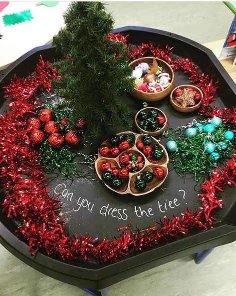 Tuff Tray Ideas Toddlers, Christmas Activities For Toddlers, Preschool Christmas Activities, Winter Activities Preschool, Eyfs Activities, Nursery Activities, Preschool Christmas Crafts, Tuff Tray, Childcare Activities