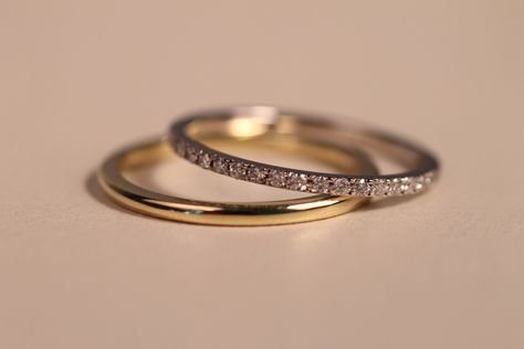 خواتم خطوبة, Wedding Rings Sets His And Hers, Couple Ring Design, Wedding Rings Art, Pretty Jewelry Necklaces, Cute Engagement Rings, Couple Wedding Rings, Platinum Wedding Rings, Gold Rings Fashion