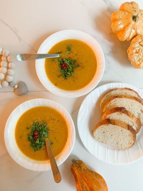 Richy & Creamy Buttercup Squash Soup Recipe | Hello, let's glow Swuash Soup, Buttercup Squash Recipe, Buttercup Squash Soup Recipe, Buttercup Squash Soup, Buttercup Squash, Squash Soup Recipe, Csa Recipes, Autumn Salad, Fall Dishes