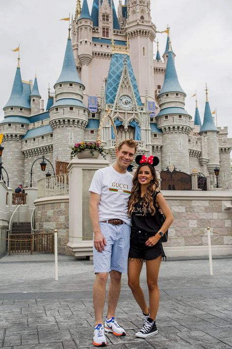 fashion blogger mia mia mine wearing a balmain shirt and converse sneakers at disney world Theme Park Outfit Summer, Outfits To Wear To Disney World, Disney Outfits Women Summer, Park Outfit Summer, Disney Outfits Summer, Disney World Outfits Women, Disney World Outfits Summer, Mom Images, Disney Park Outfit