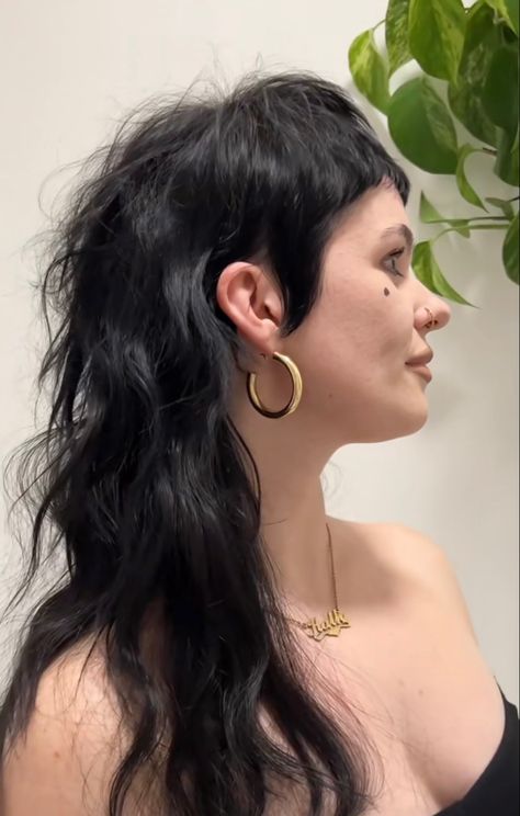 Cool Shag Haircut, Long Mullets Woman, Long Mullet Short Bangs, Woman Mullet Long, Long Feminine Mullet, Mullet With Extensions, Shaved Sides Shag, Women Mullet Long, Girly Mullet