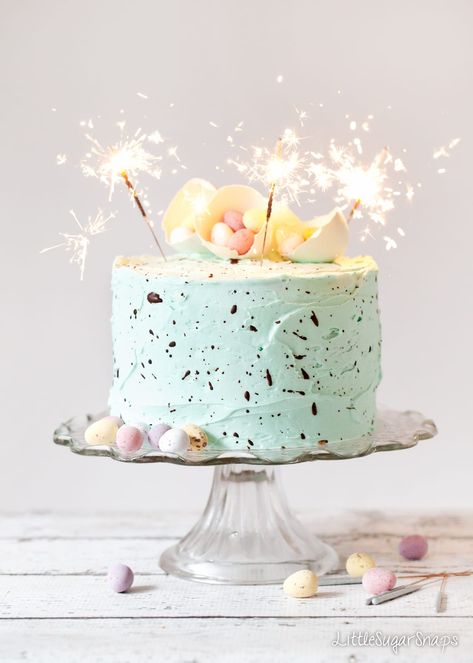 Speckled Egg Cake, Cake White Chocolate, Chocolate Peppermint Cake, Easter Egg Cake, Easter Cake Recipes, Peppermint Cake, White Chocolate Peppermint, White Chocolate Cake, Yoghurt Cake