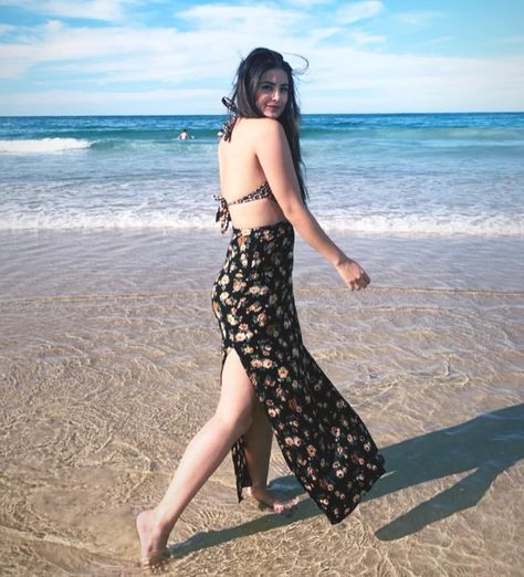 Niti Shah, Hareem Shah, Hareem Farooq, Bungalow Exterior, Desi Models, Modern Bungalow, Surfers Paradise, Actress Pics, Indian Bridal