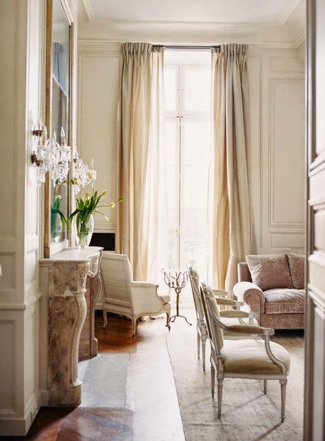 How lovely is this living room of this Parisian flat - Paris style, interior inspiration, simple stylish and chic - love the large windows and natural light Parisian Interior, Zsazsa Bellagio, Apartment In Paris, Paris Apartments, French Interior, House Beautiful, A Living Room, French Country Decorating, Apartment Interior