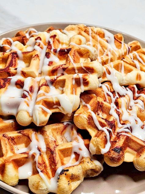 Vacation Desserts, Cinnamon Roll Waffles Recipe, Easy Stuffed French Toast, Cabin Food, Pillsbury Cinnamon Rolls, Cinnamon Roll Waffles, Waffle Irons, Belgian Waffle Maker, Waffles Recipe