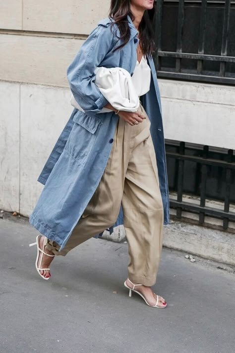 Spring Look  — Denim Trench Coat, White Cami Top, Khaki Panta, Bottega Veneta Pouch, and White The Row Sandals Stylish Spring Outfit, Denim Trench Coat, Denim On Denim, Beige Pants, Looks Party, Bohol, Looks Street Style, Coat Outfits, Street Style Inspiration