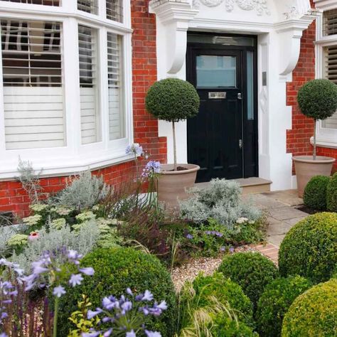 Victorian Front Garden Ideas, Small Front Garden Ideas, Victorian Front Garden, Front Garden Ideas Driveway, Front Garden Ideas, Sloping Garden, Garden Ideas Driveway, Garden Ideas Uk, Small Front Gardens