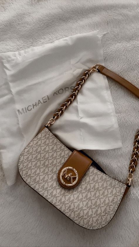 Mk Bag Outfit, Michael Kors Handbags Outfits, Michael Kors Bag Outfit, Mk Watch Women, Mk Bags Michael Kors, Sac Michael Kors, Luxury Bags Collection, Mk Handbags, Handbag Outfit