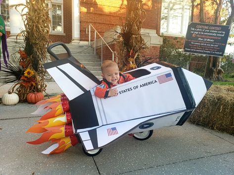 Diy Spaceship Costume, Astronaut Trunk Or Treat, Spaceship Wagon, Cardboard Stroller Costume, Spaceship Wagon Halloween, Diy Rocketship, Homemade Spaceship, Astronaut Family Costume, Cardboard Spaceship Diy