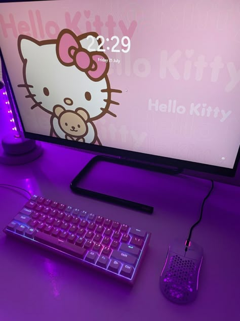 Hello Kitty Set Up, Gamer Hello Kitty, Mel Core, Hello Kitty Games, Gamer Aesthetic, Kitty Room, Egirl Style, Gamer Setup, Hello Kitty Rooms