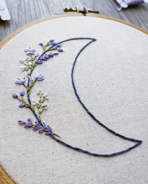 Space Embroidery, Diy Collares, Moon Vibes, Lavender Moon, Fashion Designing Course, Collars Diy, Felt Pictures, Embroidered Tote Bag, Embroidered Tote