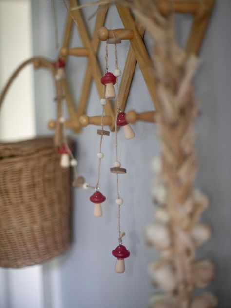 Brighten up any room with these eye-catching pinewood mushroom garlands. Made from real wood, the vibrant orange or red mushrooms add a classic look to any home decor. Perfect for any occasion - Thanksgiving, Christmas, or any other day - these mushrooms are sure to be the perfect addition to your decor. - DETAILS - Measures 40" in length Made of pine wood Made in the U.S.A. Art Details Aesthetic, Christmas Home Crafts, Mushroom House Decor, Fall Cottagecore Decor, Mushroom Fall Decor, Diy Fall Art, Fall Mushroom Decor, Witchy Garland, Christmas Mushrooms Decoration