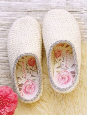 Crochet Clogs, Crochet Flip Flop, Crochet Sole, Slippers Crochet Pattern, Pantuflas Tejidas, Crochet Slipper Boots, Crochet Flip Flops, Crocheted Slippers, Easy Crochet Slippers