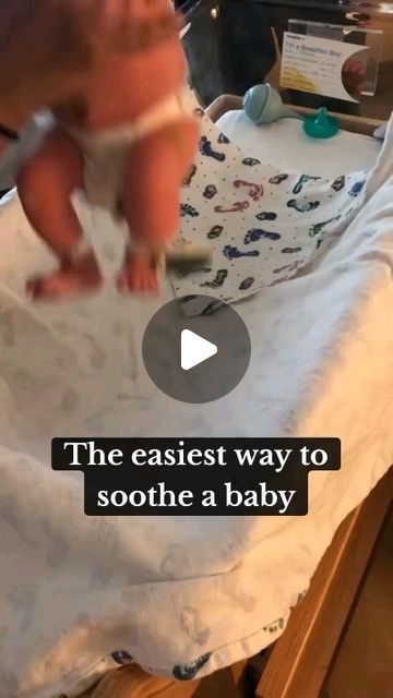 Swaddle How To, How To Swaddle A Newborn, Baby Tips For New Moms, Newborn Baby Hacks, Mommy Ideas, Baby Help, Newborn Baby Tips, Sick Baby, Help Baby Sleep