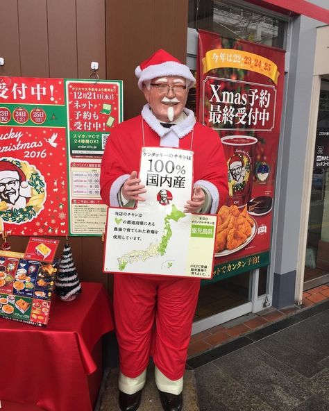 How a White Lie Gave Japan KFC for Christmas - Gastro Obscura Kfc Christmas, Kindergarten Christmas Party, Pringle Flavors, Facts About Japan, Kentucky Christmas, Vending Machines In Japan, Japan Facts, Holiday Food Crafts, Proper Tasty