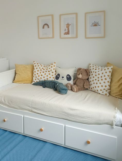 Ikea hack Ikea Hemnes Daybed Kids Room, Daybed Kids Room, Hemnes Daybed Kids Room, Neutral Toddler Room, Ikea Hemnes Daybed, Hemnes Daybed, Toddler Stuff, Ikea Hemnes, Toddler Room