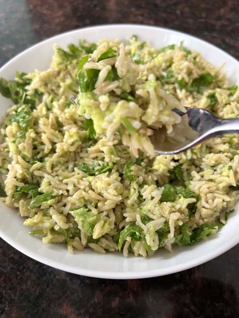 This Avocado Rice is dish is healthy and delicious. Add a squeeze of lime and a sprinkle of fresh cilantro for an easy rice side dish that's bursting with flavor. Avocado And Rice, Avacado Rice, Rice Dishes Healthy, Easy Rice Side Dishes, Cucumber Bites Appetizers, Avocado Dip Recipe, Rice Dishes Easy, Avocado Chicken Salad Recipe, Avocado Rice