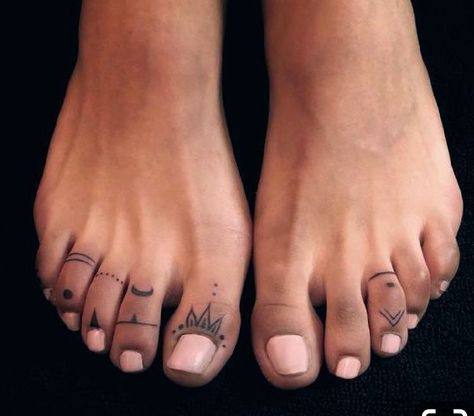 Toe Tattoo, Toe Tattoos, Foot Tattoos For Women, Handpoke Tattoo, Inspiration Tattoos, Small Quotes, Disney Tattoo, Phoenix Tattoo, Badass Tattoos