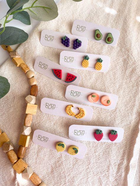 Diy Clay Hair Accessories, Earring Ideas Clay, Air Dry Earrings, Clay Earring Ideas, Cercei Din Lut Polimeric, Polymer Clay Accessories, Polymer Clay Flower Jewelry, Diy Air Dry Clay, Diy Earrings Polymer Clay