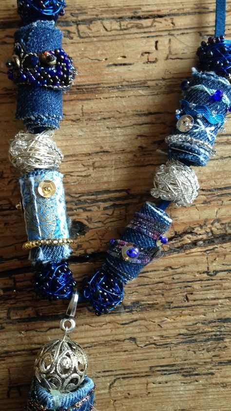 Fabric Jewelry Handmade Inspire Uplift ⭐, Arte Hippy, Fiber Art Jewelry, Denim Jewelry, Mixed Media Jewelry, Wire Jewelry Designs, Fiber Jewelry, Fabric Necklace, Paper Jewelry