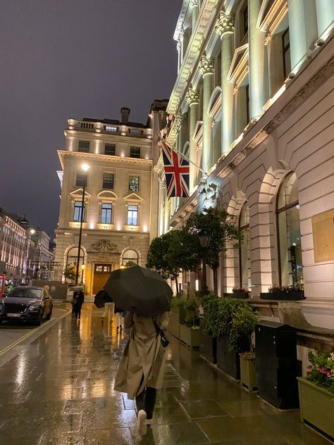 Rich London Aesthetic, Rainy London Aesthetic, London Night Aesthetic, Rainy London, Extreme Fitness, London At Night, London Weather, Aesthetic London, Rich Rich