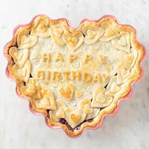 Say 'Happy birthday' heart form cherry pie with heart cutout trim crust Creative Pie Crust, Birthday Pie, Birthday Pies, Creative Pies, Pie Crust Designs, Pie Decoration, Wedding Pie, Birthday Heart, Home Bakery Business